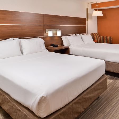 Holiday Inn Express Westley By Ihg Exterior foto