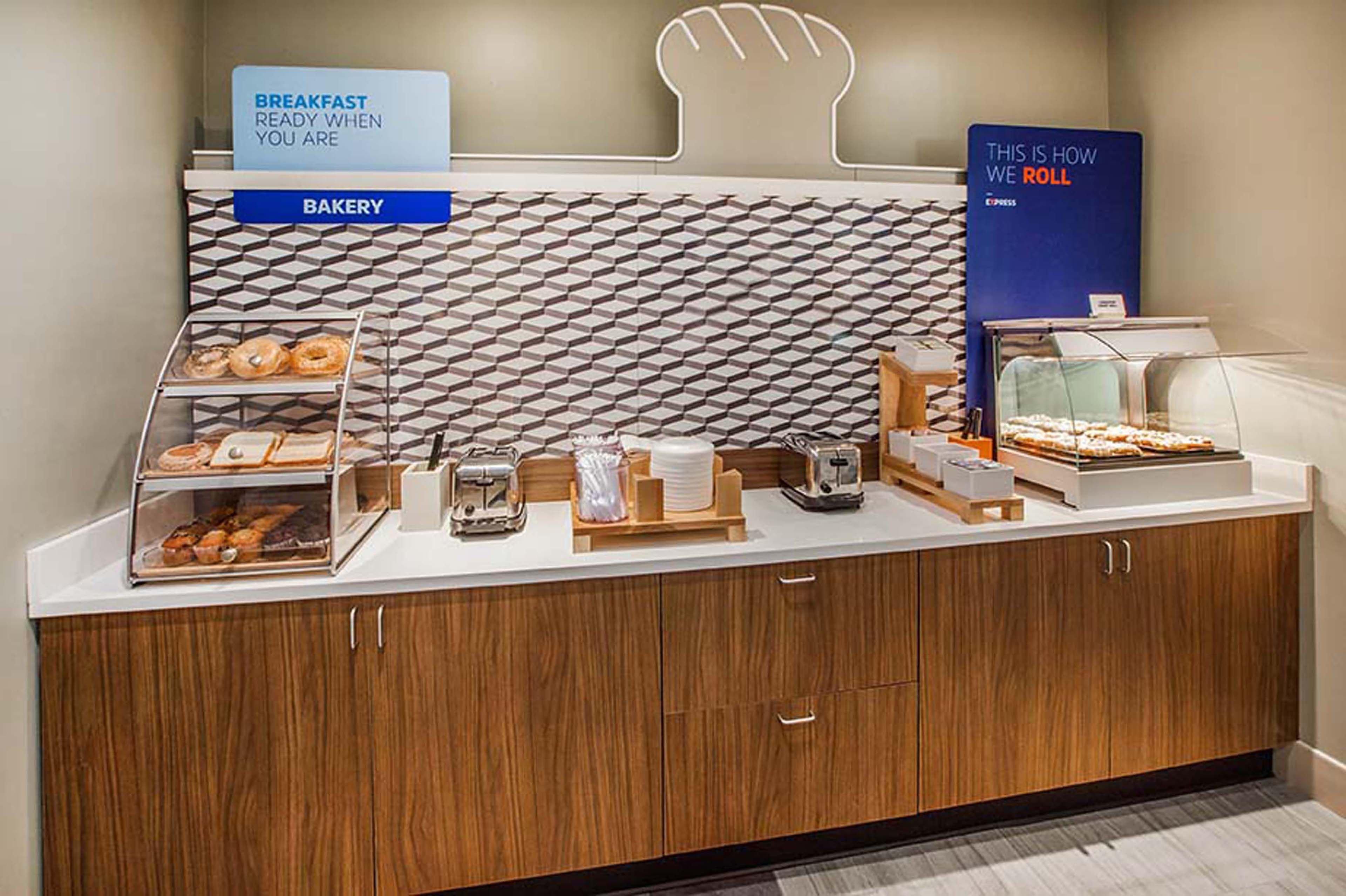 Holiday Inn Express Westley By Ihg Exterior foto