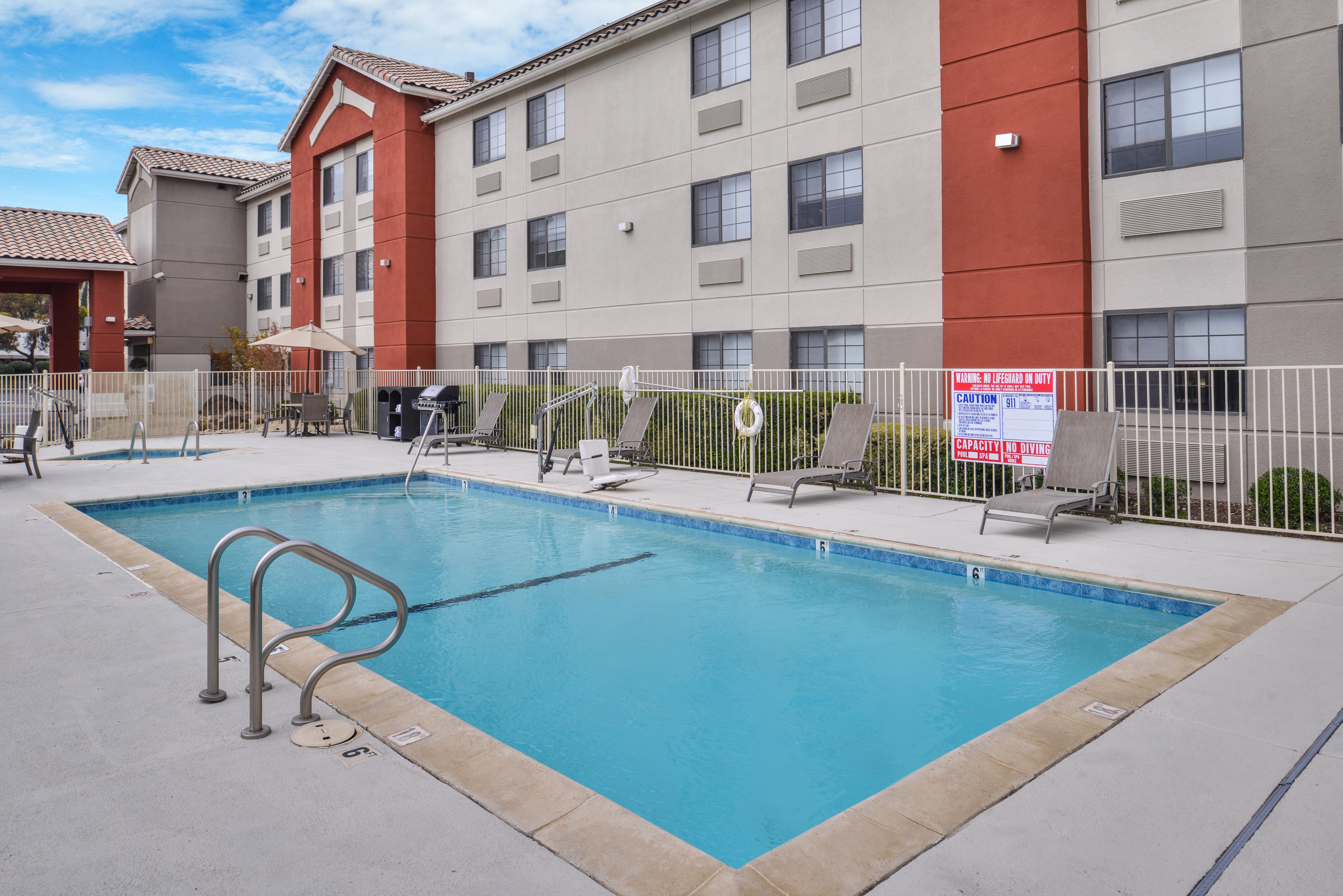 Holiday Inn Express Westley By Ihg Exterior foto