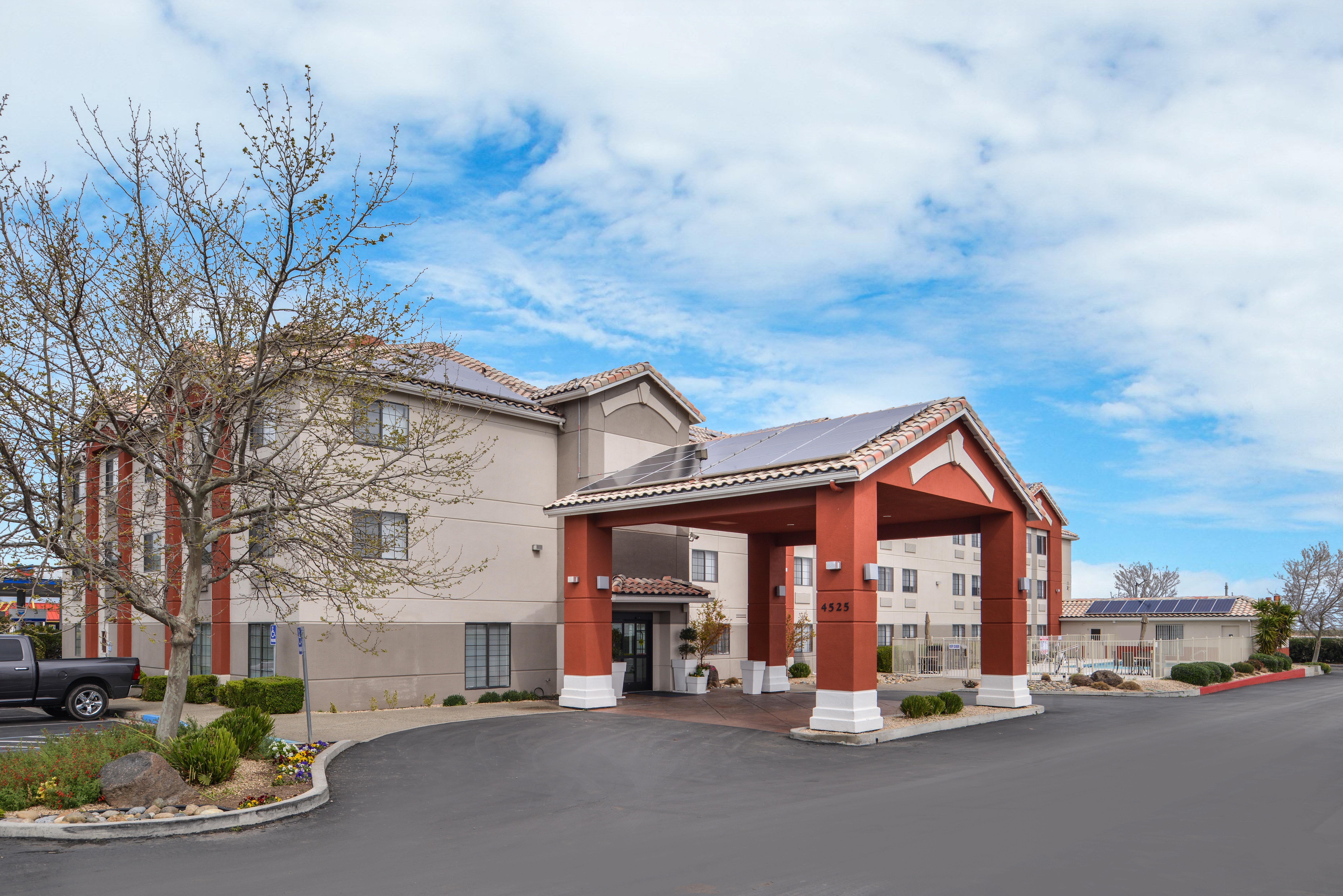 Holiday Inn Express Westley By Ihg Exterior foto